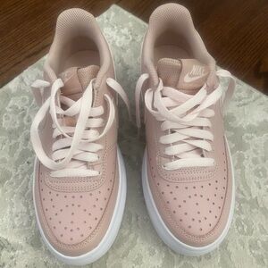 Pink Nike shoes, size 7.5 in excellent like new condition.